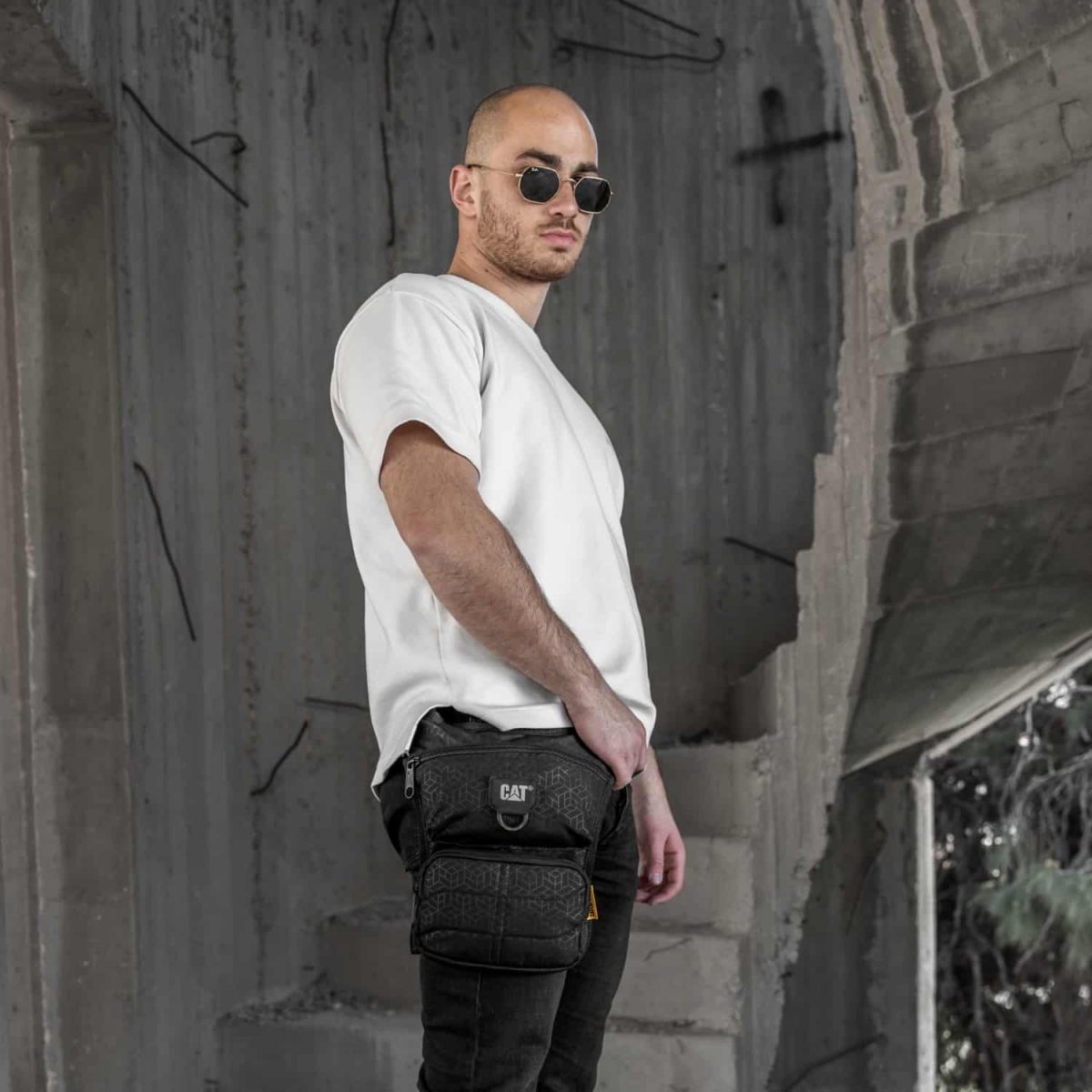 CAT MILLENNIAL CLASIC STEVE LEG WAIST BAG 84061-478 BLACK - Image 2